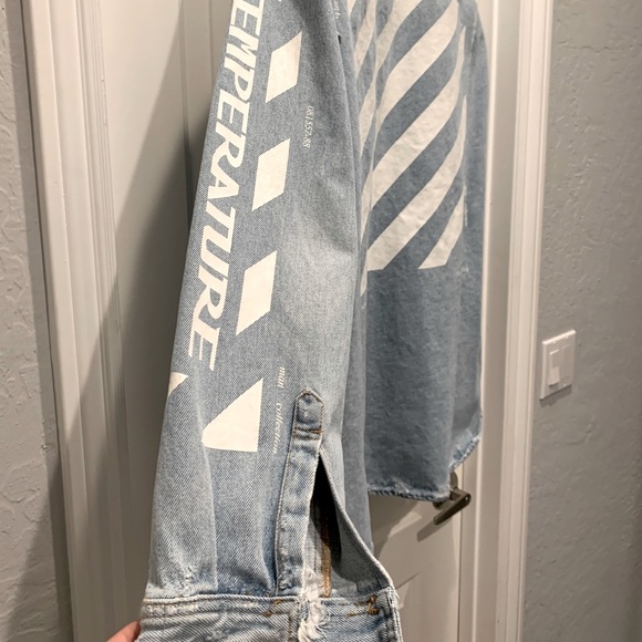Off-White Men’s Denim Jacket Temperature 2018 - Picture 4 of 10